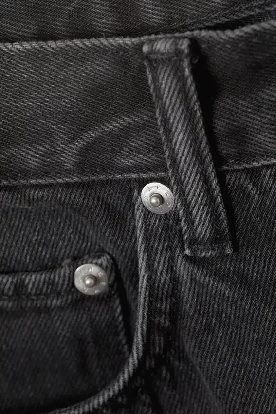 Pantalones cortos vaqueros holgados de talle medio Astro Loose Baggy – Negro Tuned Pantalones cortos vaqueros holgados de talle medio Astro Loose Baggy – Negro Tuned