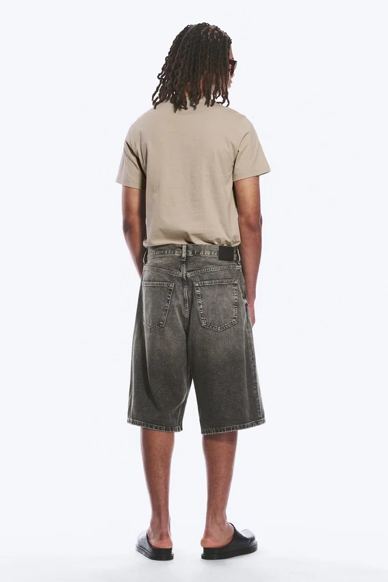 Pantalones cortos vaqueros holgados de talle medio Astro – Negro Redondo – Negro Pantalones cortos vaqueros holgados de talle medio Astro – Negro Redondo – Negro