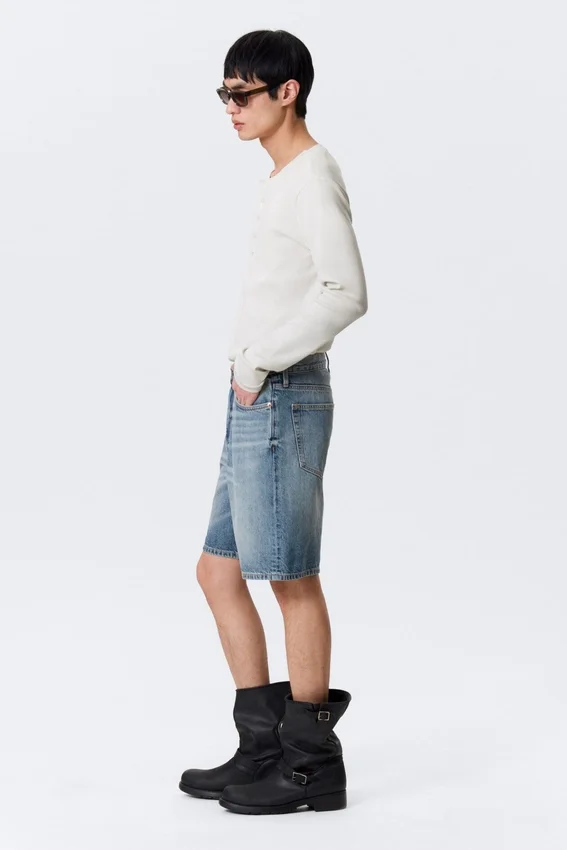 Pantalones cortos vaqueros holgados de talle medio Galaxy – Blue Horses – Azul medio Pantalones cortos vaqueros holgados de talle medio Galaxy – Blue Horses – Azul medio