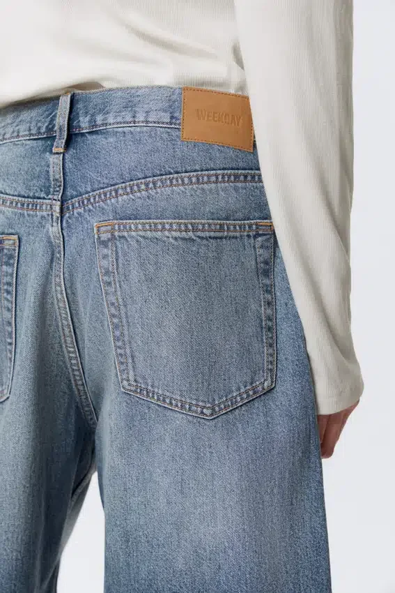 Pantalones cortos vaqueros holgados de talle medio Galaxy – Blue Horses – Azul medio Pantalones cortos vaqueros holgados de talle medio Galaxy – Blue Horses – Azul medio