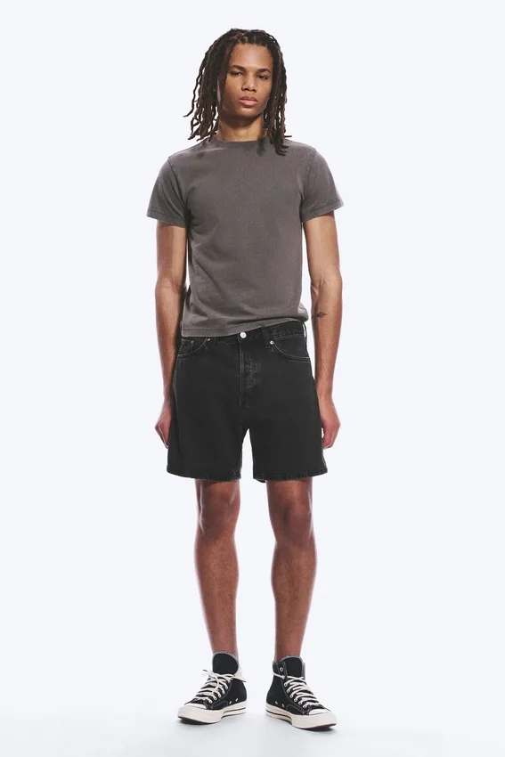 Pantalones cortos vaqueros holgados hasta la mitad del muslo – Tuned Black – Negro Pantalones cortos vaqueros holgados hasta la mitad del muslo – Tuned Black – Negro
