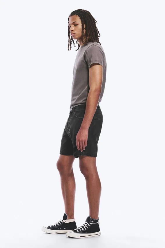 Pantalones cortos vaqueros holgados hasta la mitad del muslo – Tuned Black – Negro Pantalones cortos vaqueros holgados hasta la mitad del muslo – Tuned Black – Negro
