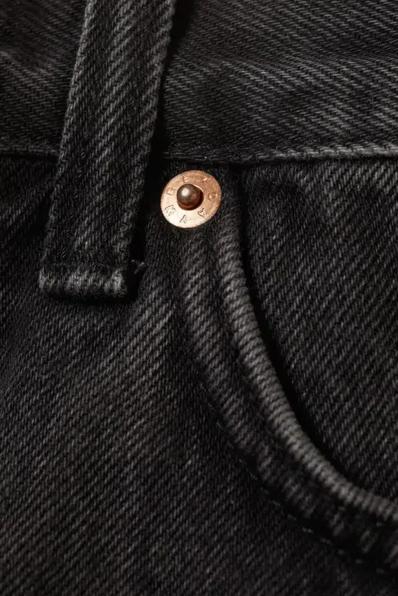 Pantalones cortos vaqueros holgados hasta la mitad del muslo – Tuned Black – Negro Pantalones cortos vaqueros holgados hasta la mitad del muslo – Tuned Black – Negro