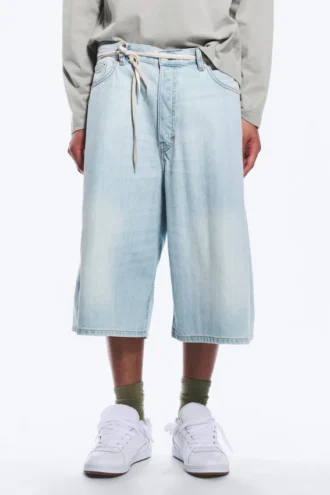 Pantalones cortos vaqueros largos holgados de talle medio Void – Azul fantasma – Azul claro