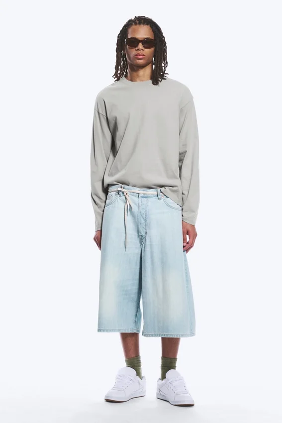 Pantalones cortos vaqueros largos holgados de talle medio Void – Azul fantasma – Azul claro Pantalones cortos vaqueros largos holgados de talle medio Void – Azul fantasma – Azul claro