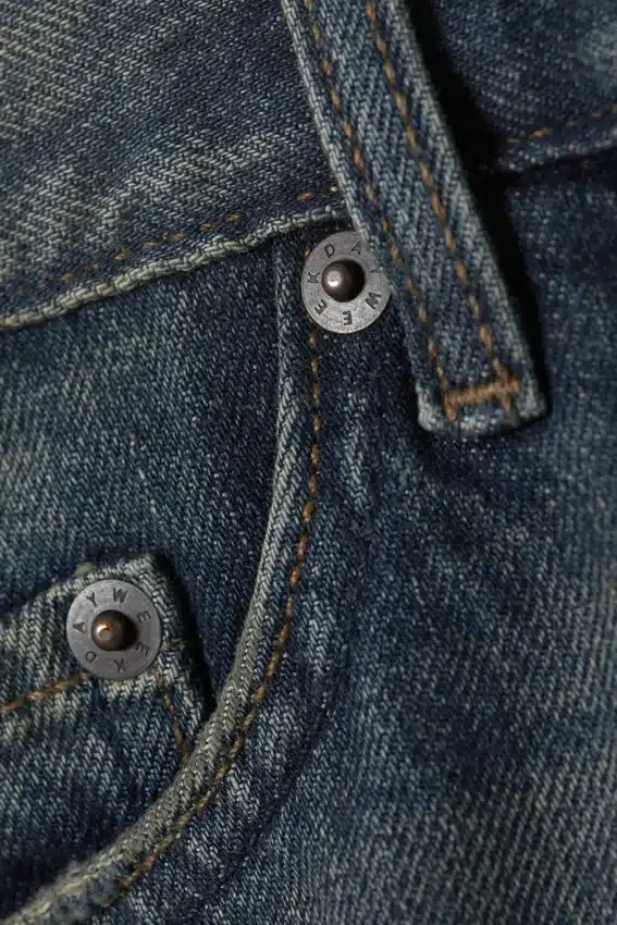 Pantalones cortos vaqueros mini de talle bajo con efecto desgastado Duchess – Azul Báltico – Azul oscuro Pantalones cortos vaqueros mini de talle bajo con efecto desgastado Duchess – Azul Báltico – Azul oscuro