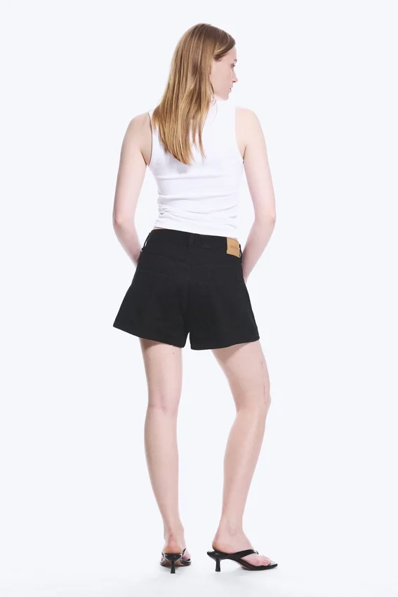 Pantalones cortos vaqueros mini de talle bajo con efecto desgastado Duchess – Lavado negro – Negro Pantalones cortos vaqueros mini de talle bajo con efecto desgastado Duchess – Lavado negro – Negro