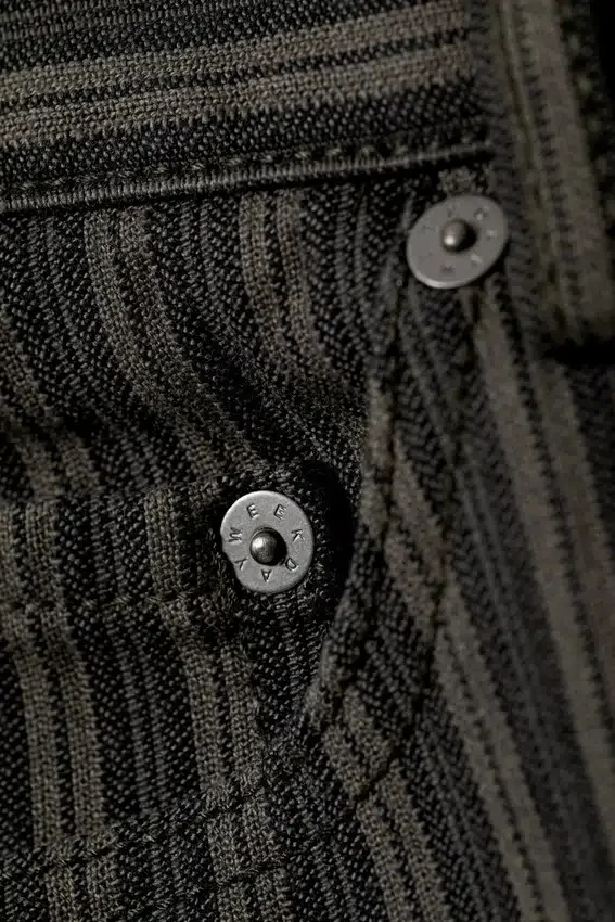 Pantalones de algodón de cintura baja con rayas diplomáticas – Gris oscuro a rayas Pantalones de algodón de cintura baja con rayas diplomáticas – Gris oscuro a rayas