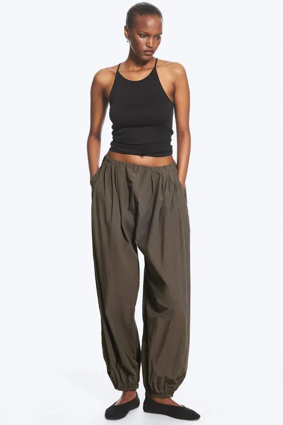 Pantalones de algodón de corte globo – Gris topo oscuro Pantalones de algodón de corte globo – Gris topo oscuro