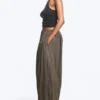 Pantalones de algodón de corte globo – Gris topo oscuro Pantalones de algodón de corte globo – Gris topo oscuro