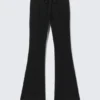 Pantalones de chándal acampanados con pinzas y cintura media – Negro Pantalones de chándal acampanados con pinzas y cintura media – Negro