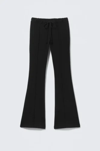 Pantalones de chándal acampanados con pinzas y cintura media – Negro Pantalones de chándal acampanados con pinzas y cintura media – Negro