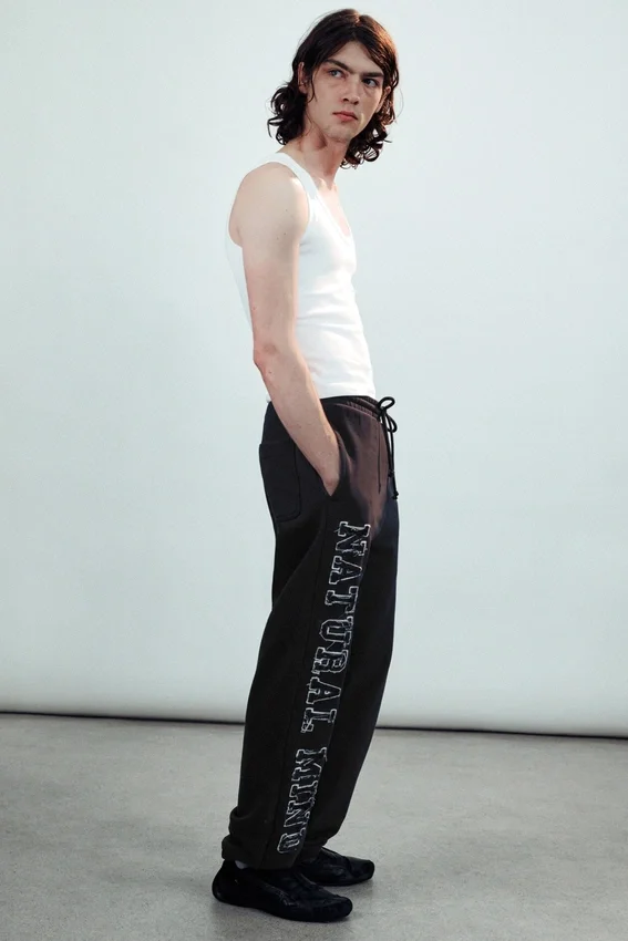 Pantalones de chándal bordados Mechatok – Negro Pantalones de chándal bordados Mechatok – Negro