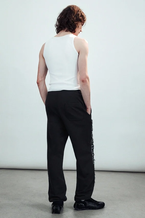 Pantalones de chándal bordados Mechatok – Negro Pantalones de chándal bordados Mechatok – Negro