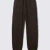 Pantalones de chándal clásicos – Marrón oscuro Pantalones de chándal clásicos – Marrón oscuro