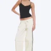 Pantalones de chándal de nailon con cremallera desmontable – Beige – Rayas negras Pantalones de chándal de nailon con cremallera desmontable – Beige – Rayas negras