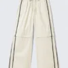 Pantalones de chándal de nailon con cremallera desmontable – Beige – Rayas negras Pantalones de chándal de nailon con cremallera desmontable – Beige – Rayas negras