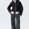Pantalones de chándal de nailon con cremallera desmontable – Negro – Rayas beige Pantalones de chándal de nailon con cremallera desmontable – Negro – Rayas beige