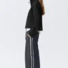 Pantalones de chándal de nailon con cremallera desmontable – Negro – Rayas beige Pantalones de chándal de nailon con cremallera desmontable – Negro – Rayas beige