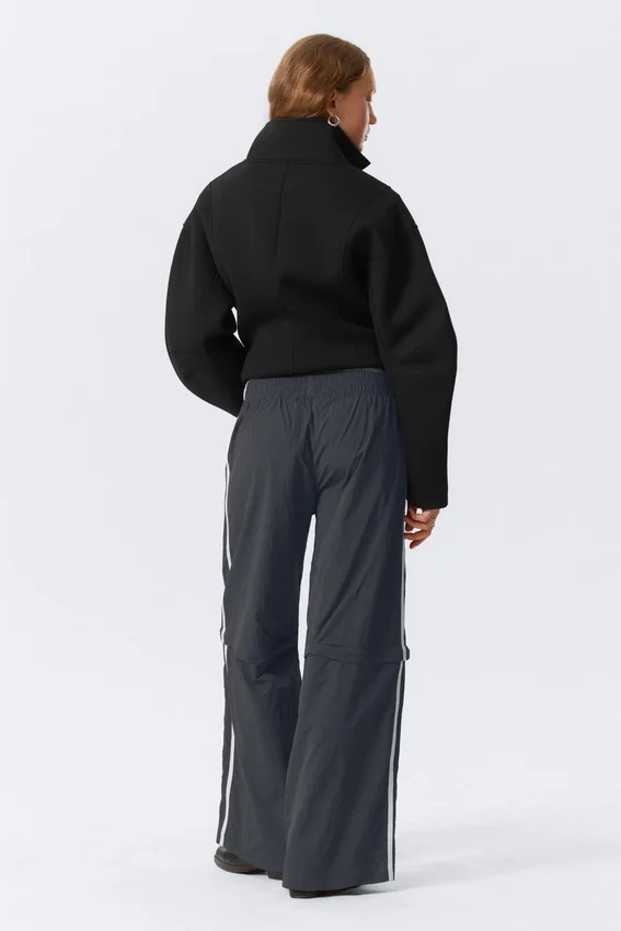 Pantalones de chándal de nailon con cremallera desmontable – Negro – Rayas beige Pantalones de chándal de nailon con cremallera desmontable – Negro – Rayas beige