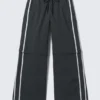 Pantalones de chándal de nailon con cremallera desmontable – Negro – Rayas beige Pantalones de chándal de nailon con cremallera desmontable – Negro – Rayas beige