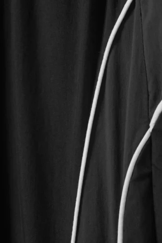 Pantalones de chándal de pierna ancha con ribetes en contraste – Negro