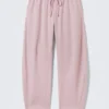 Pantalones de chándal de talle bajo y pierna ancha – Rosa empolvado claro Pantalones de chándal de talle bajo y pierna ancha – Rosa empolvado claro