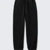 Pantalones de chándal estándar – Negro Pantalones de chándal estándar – Negro