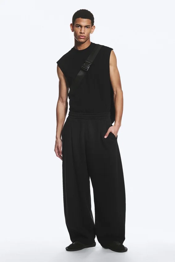 Pantalones de chándal holgados con pliegues – Negro oscuro Pantalones de chándal holgados con pliegues – Negro oscuro