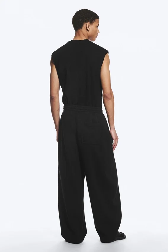 Pantalones de chándal holgados con pliegues – Negro oscuro Pantalones de chándal holgados con pliegues – Negro oscuro