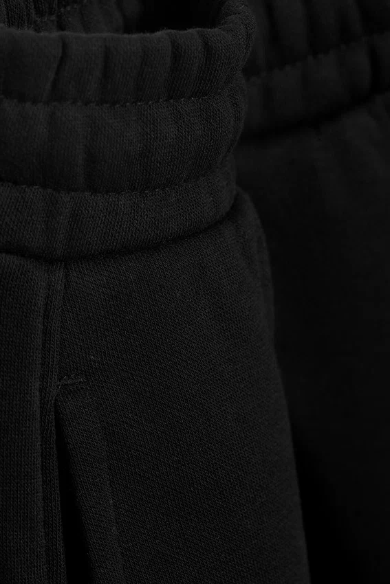 Pantalones de chándal holgados con pliegues – Negro oscuro Pantalones de chándal holgados con pliegues – Negro oscuro