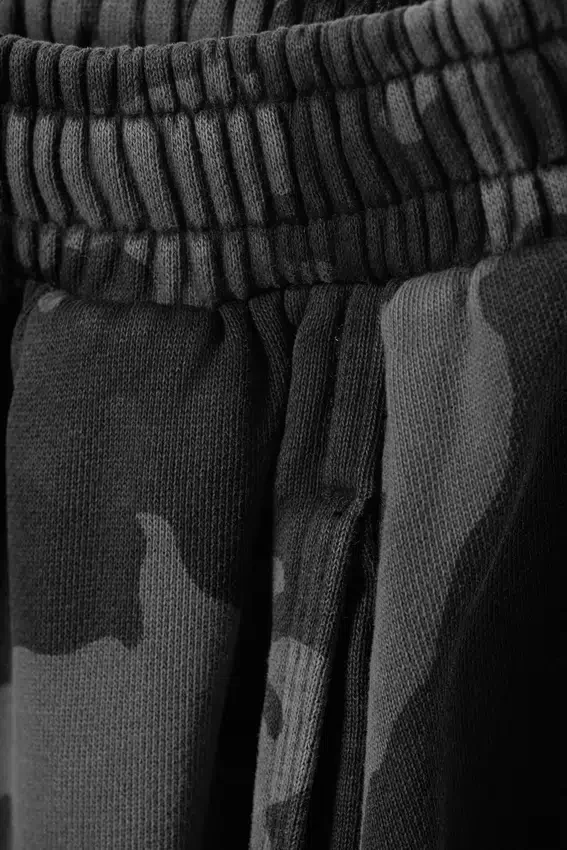 Pantalones de chándal holgados de felpa de algodón estampados – Gris oscuro – Camuflaje Pantalones de chándal holgados de felpa de algodón estampados – Gris oscuro – Camuflaje