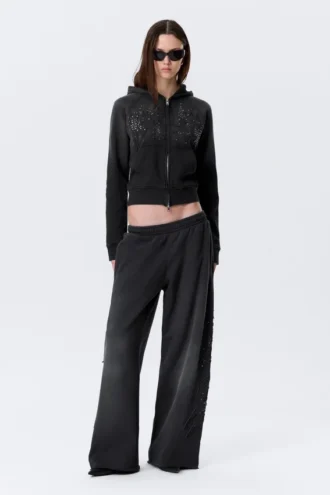 Pantalones de chándal holgados de talle medio con estampados y tachuelas – Negro con tachuelas