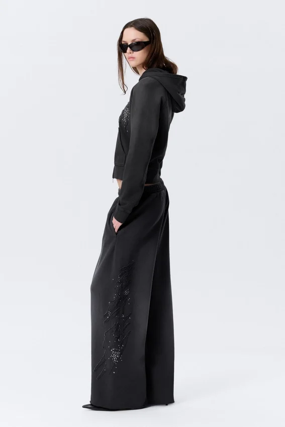 Pantalones de chándal holgados de talle medio con estampados y tachuelas – Negro con tachuelas Pantalones de chándal holgados de talle medio con estampados y tachuelas – Negro con tachuelas