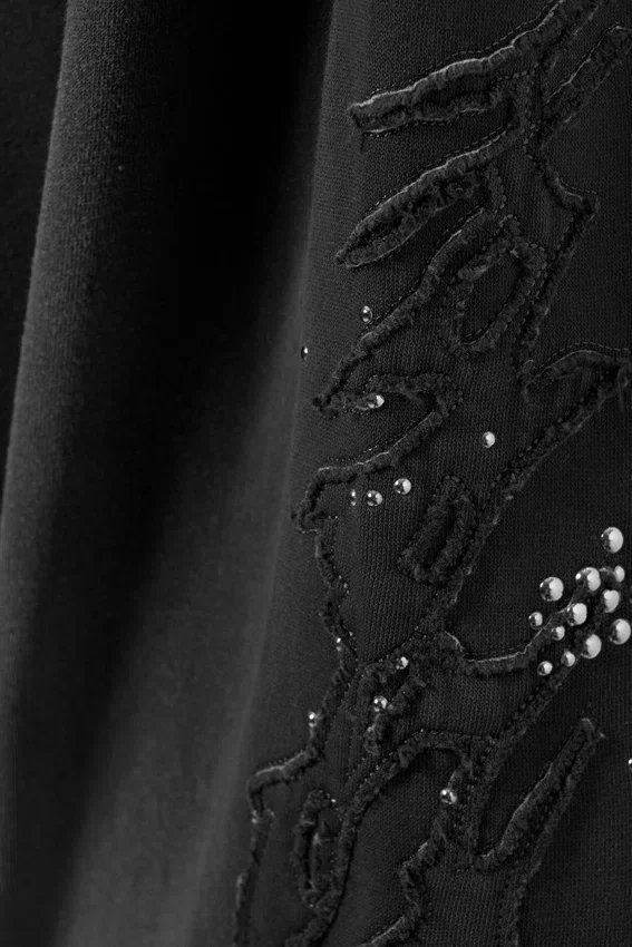 Pantalones de chándal holgados de talle medio con estampados y tachuelas – Negro con tachuelas Pantalones de chándal holgados de talle medio con estampados y tachuelas – Negro con tachuelas