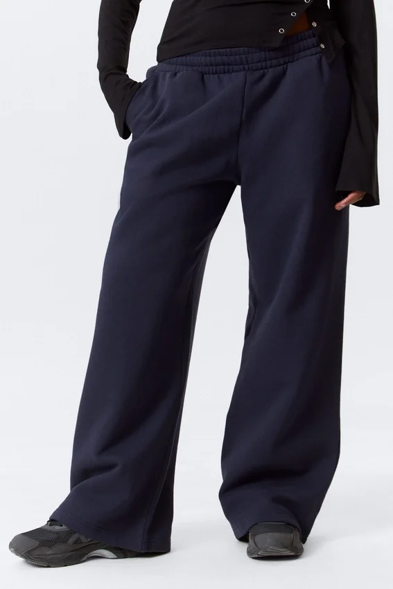 Pantalones de chándal holgados, largos y de tejido grueso – Azul oscuro Pantalones de chándal holgados, largos y de tejido grueso – Azul oscuro