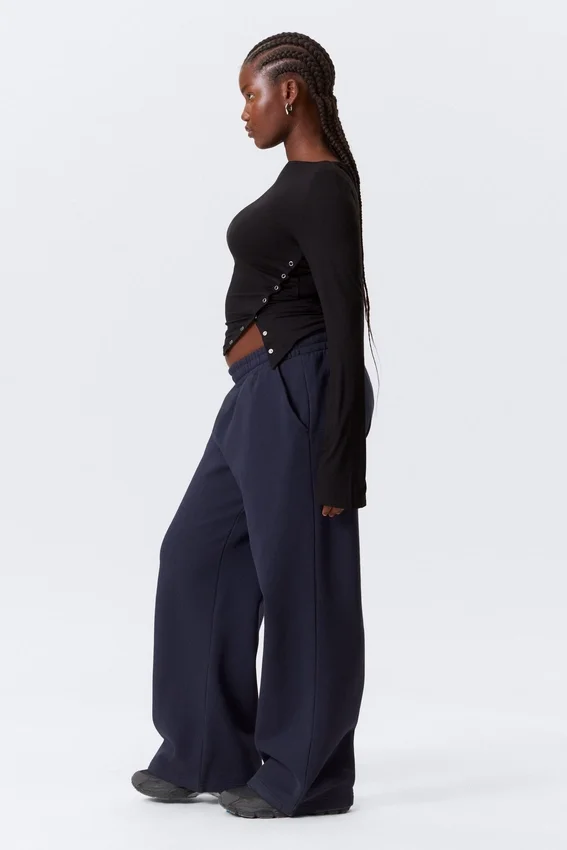 Pantalones de chándal holgados, largos y de tejido grueso – Azul oscuro Pantalones de chándal holgados, largos y de tejido grueso – Azul oscuro