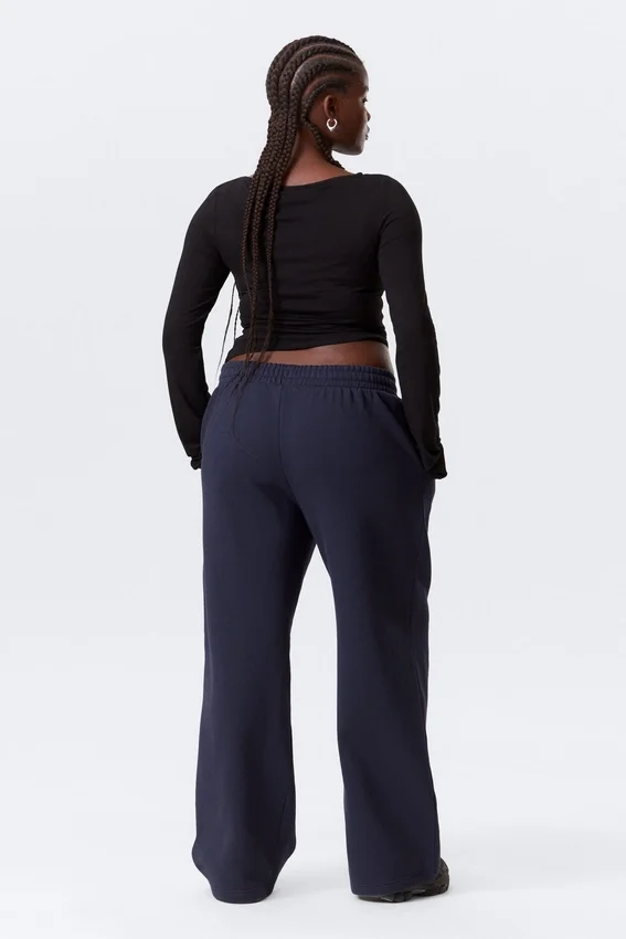 Pantalones de chándal holgados, largos y de tejido grueso – Azul oscuro Pantalones de chándal holgados, largos y de tejido grueso – Azul oscuro