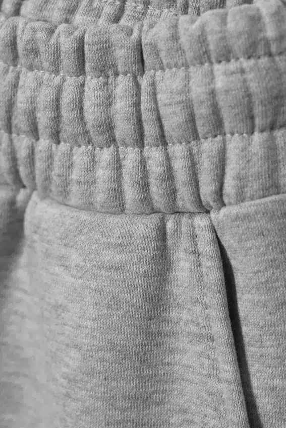 Pantalones de chándal holgados, largos y de tejido grueso – Gris jaspeado Pantalones de chándal holgados, largos y de tejido grueso – Gris jaspeado