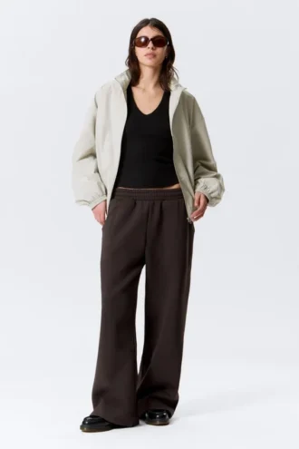 Pantalones de chándal holgados, largos y de tejido grueso – Marrón oscuro