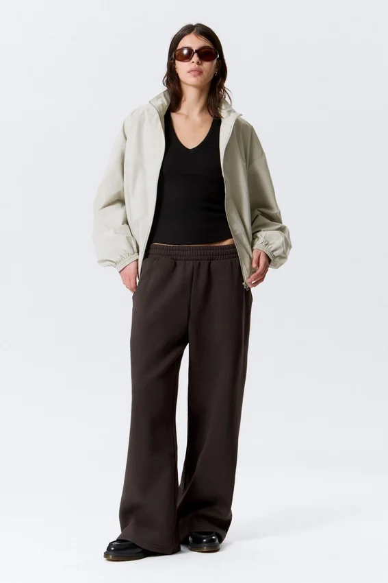 Pantalones de chándal holgados, largos y de tejido grueso – Marrón oscuro Pantalones de chándal holgados, largos y de tejido grueso – Marrón oscuro