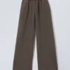 Pantalones de chándal holgados, largos y de tejido grueso – Marrón oscuro Pantalones de chándal holgados, largos y de tejido grueso – Marrón oscuro