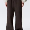 Pantalones de chándal holgados, largos y de tejido grueso – Marrón oscuro Pantalones de chándal holgados, largos y de tejido grueso – Marrón oscuro