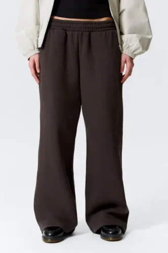 Pantalones de chándal holgados, largos y de tejido grueso – Marrón oscuro