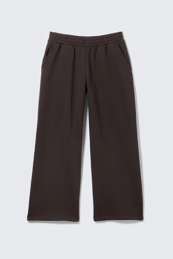 Pantalones de chándal holgados, largos y de tejido grueso – Marrón oscuro Pantalones de chándal holgados, largos y de tejido grueso – Marrón oscuro