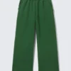 Pantalones de chándal holgados, largos y de tejido grueso – Verde oscuro Pantalones de chándal holgados, largos y de tejido grueso – Verde oscuro