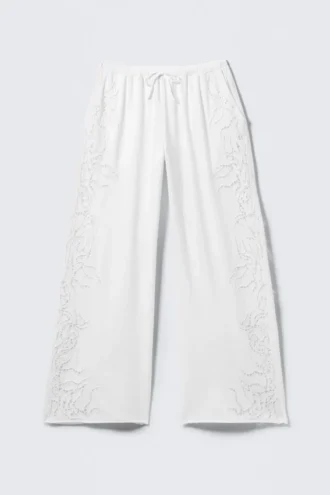 Pantalones de corte holgado con bordado inglés – Blanco