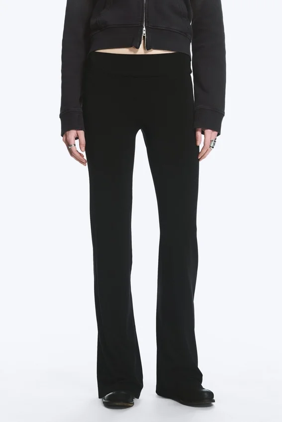 Pantalones de jersey de talle bajo y corte acampanado – Negro Pantalones de jersey de talle bajo y corte acampanado – Negro