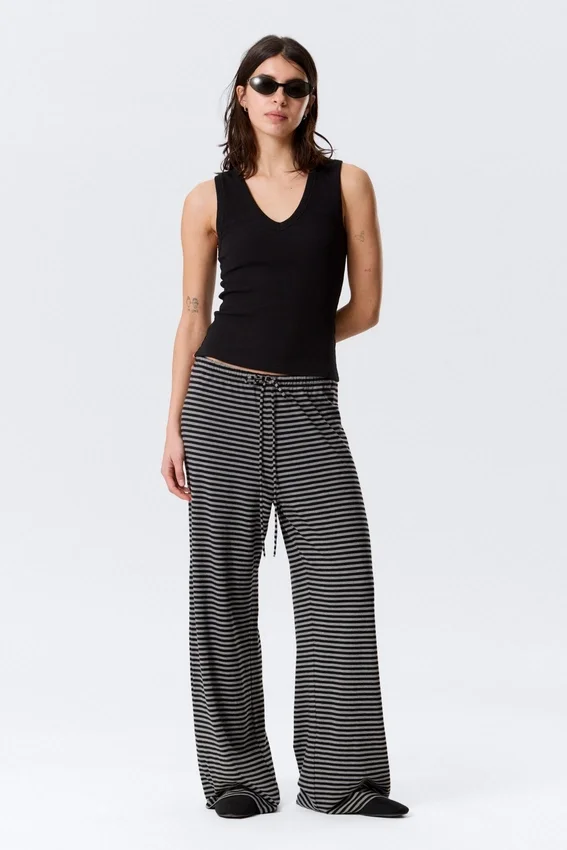 Pantalones de lyocell de pierna ancha sin cremallera – Rayas negras y grises Pantalones de lyocell de pierna ancha sin cremallera – Rayas negras y grises