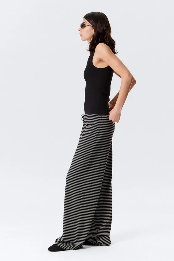 Pantalones de lyocell de pierna ancha sin cremallera – Rayas negras y grises Pantalones de lyocell de pierna ancha sin cremallera – Rayas negras y grises